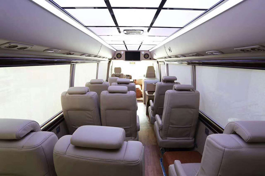 广州商务车15人18人坐出租豪华办公桌中巴车带司机包天（18座）_广州租车包车用车 首选广州现达租车公司