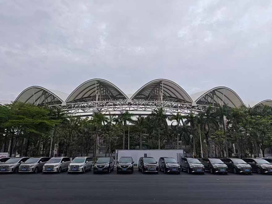 广东广州开演唱会哪里有专业提供配带司机的商务车租车公司_广州用车 首选现达汽车租赁公司
